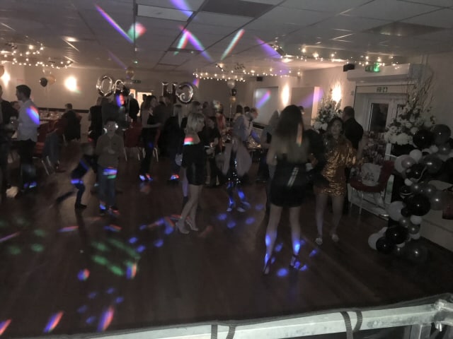 cuxton-social-club-30th disco-dancers-02